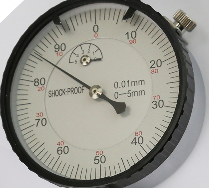 S657: Messuhr 5 mm, Ablesung 0,01 mm, mit Stoßschutz u. Toleranzmarken